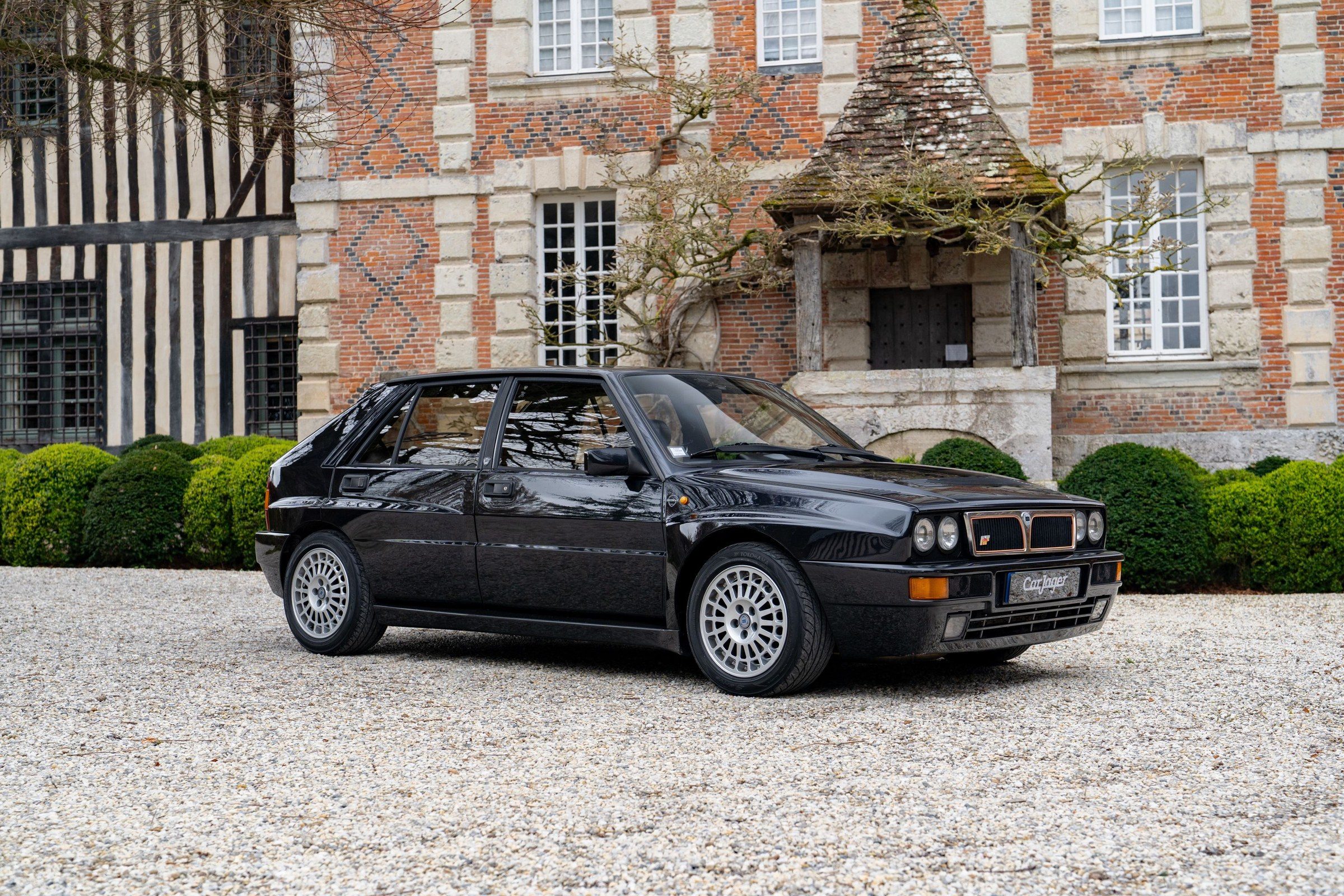 Lancia Delta HF Integrale, icône du rallye mondial, présentée dans sa configuration d'origine