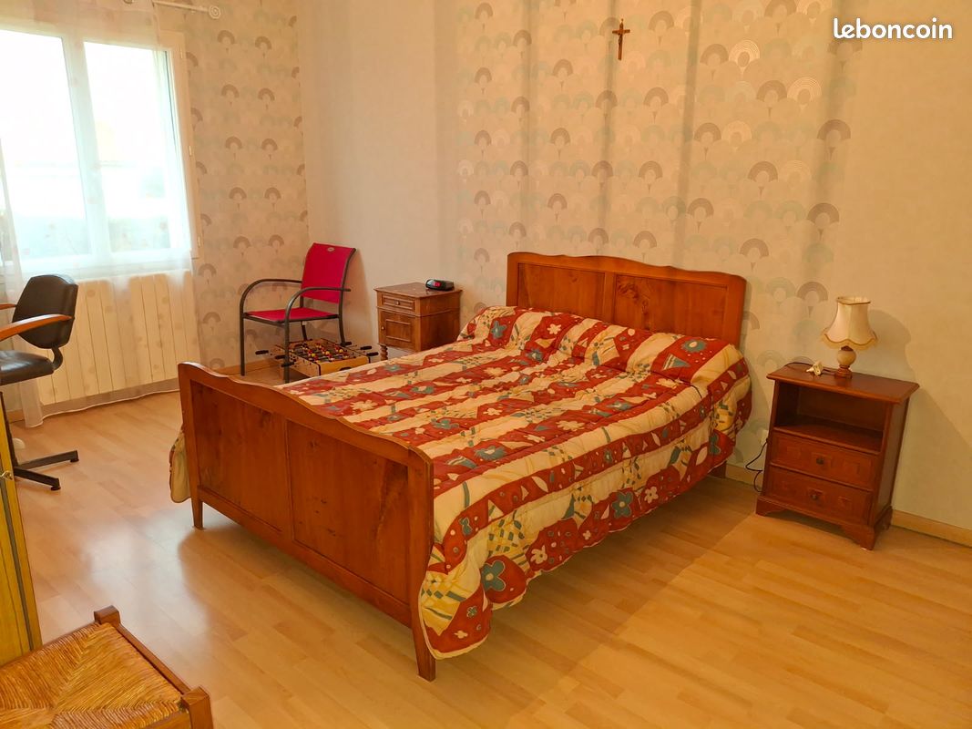 Chambre meublée lumineuse proposée chez l'habitant
