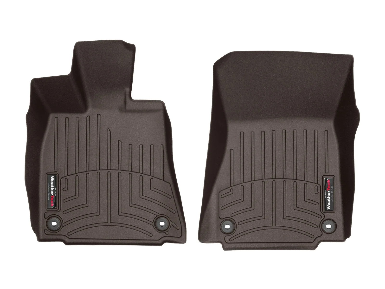 Tapis de sol sport antidérapant installé dans l'habitacle d'une voiture de rallye